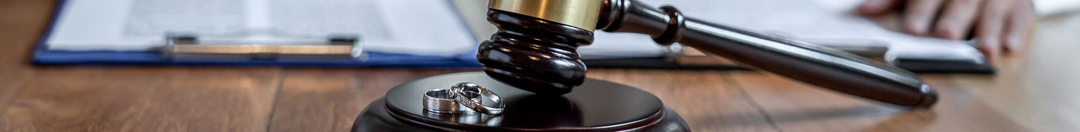 gavel with two wedding rings, showing divorce